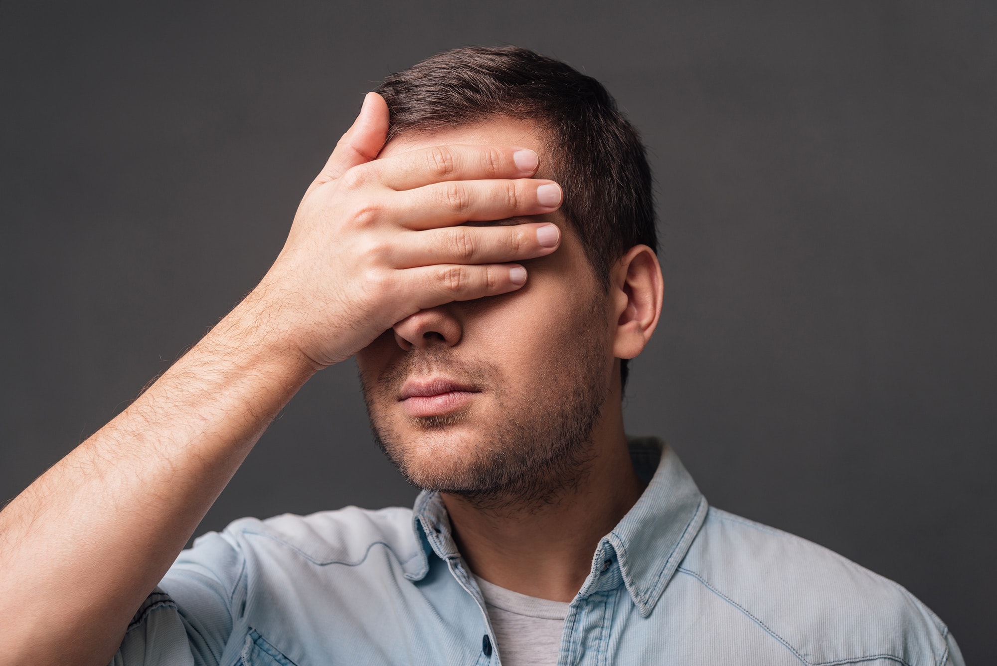 Clienti che si vergognano di chiedere aiuto: come raggiungerli davvero